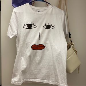 White short-sleeve Tshirt